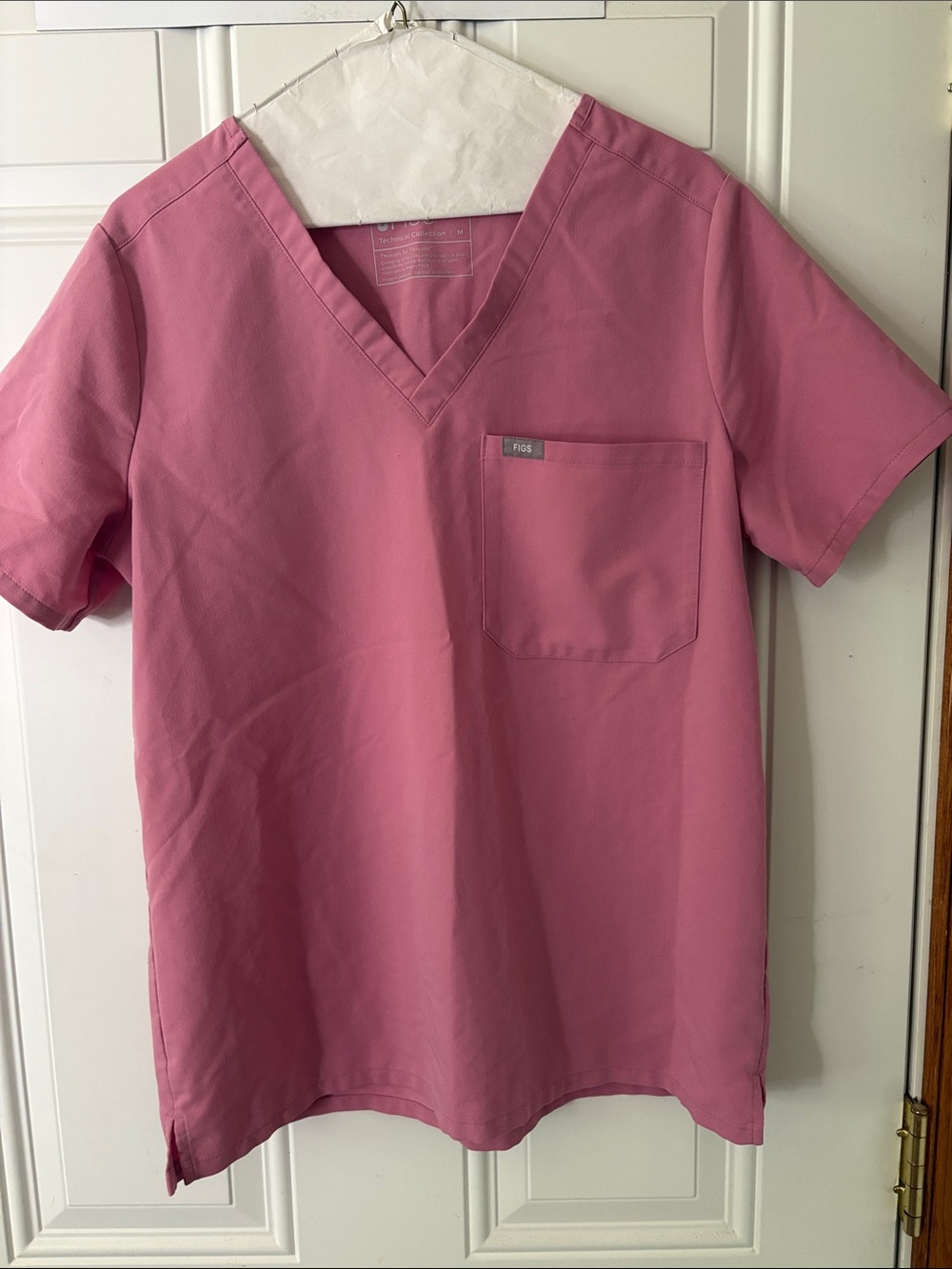 Figs Women's Short Sleeve V-Neck Scrub Top in Rose